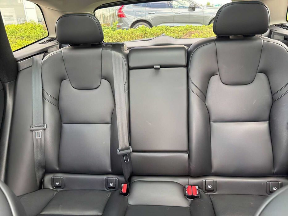 Volvo XC60 Hybrid      2022