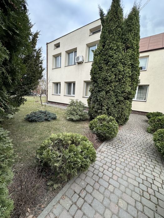 Оренда  2х поверхового будинку на Сихові  ( р-н  Шувару