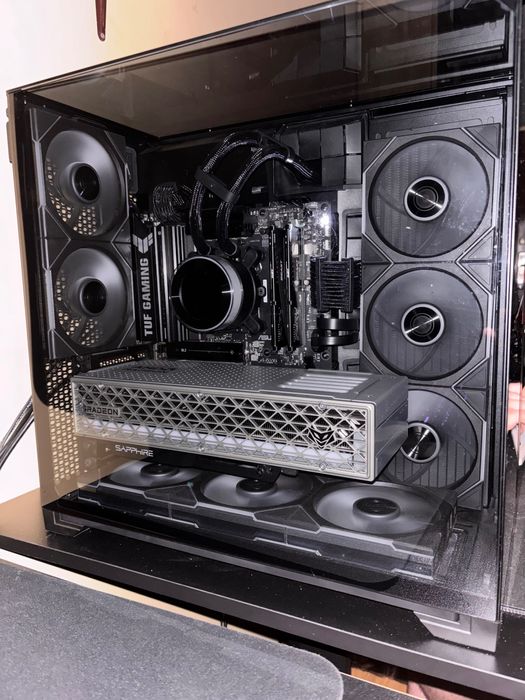 Komputer gamingowy Ryzen 9800x3d RX Radeon 9070xt nitro+ ram 32 gb