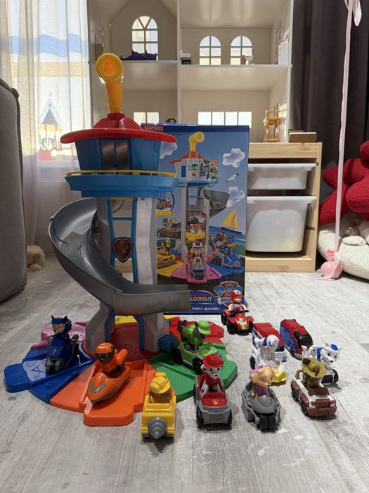 Англійська версія, База щенячий патуль,10 героїв, патрулевози