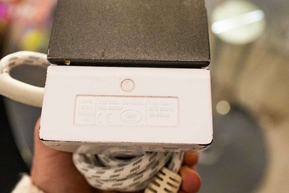 Żelazko turystyczne – działa, kompaktowe, 230-240V