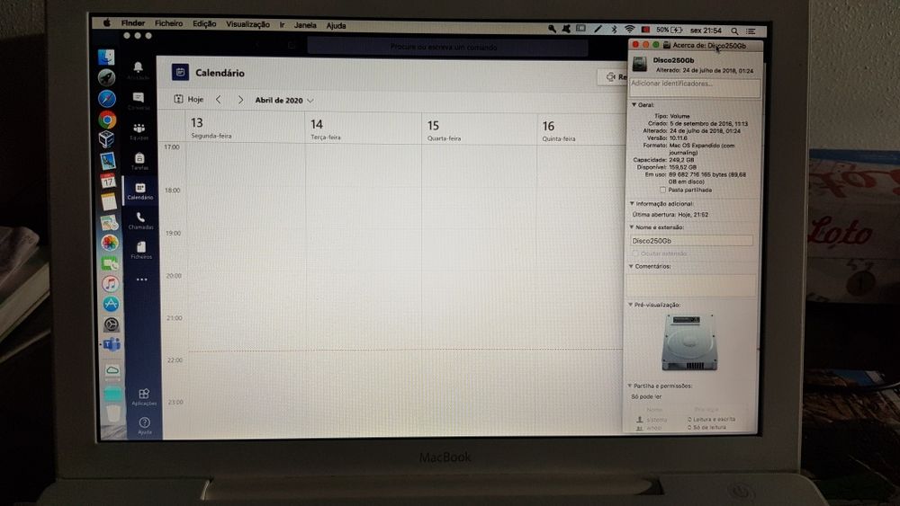 Immaculate White MacBook64752417767169121