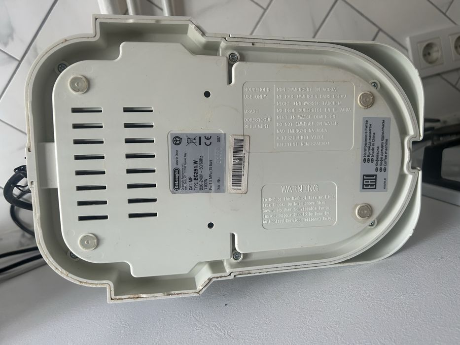 Рожкова кавоварка еспресо DeLonghi EC 251 W