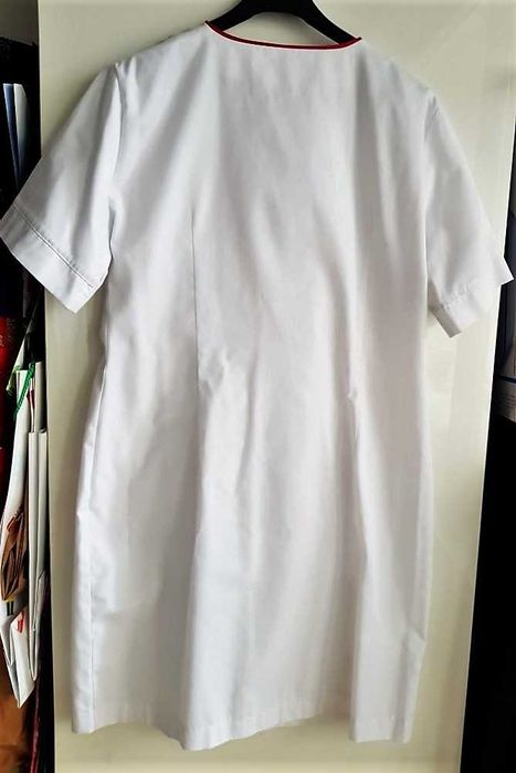 Fartuch medyczny, laboratoryjny, apteczny / Rozmiar M, krótki rękaw