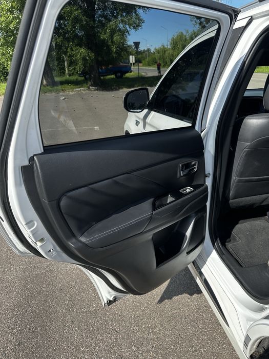 Mitsubishi Outlander PHEV 2019