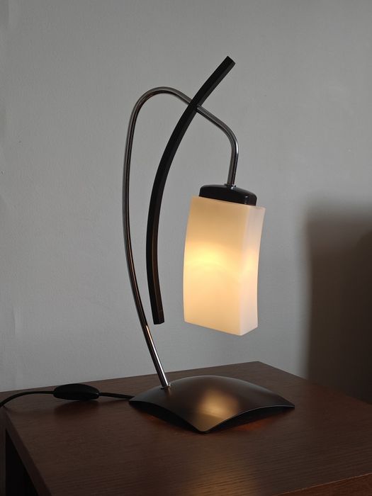 Lampka do salonu lub lampka nocna