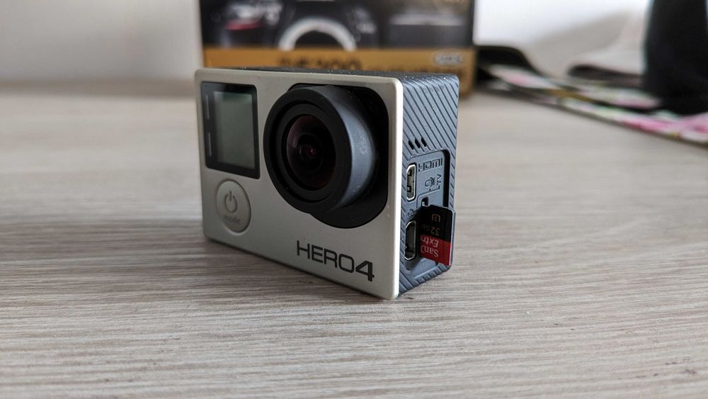 GoPro Hero 4 Silver + 2 Batteries + Memory Card + Accessories63824736897411124