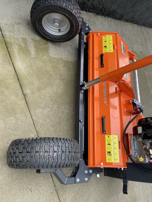 Triturador de martelos rebocavel