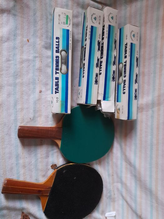 Paletki do ping ponga plus piłeczki