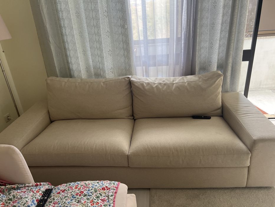 Sofa robusto e confortavel