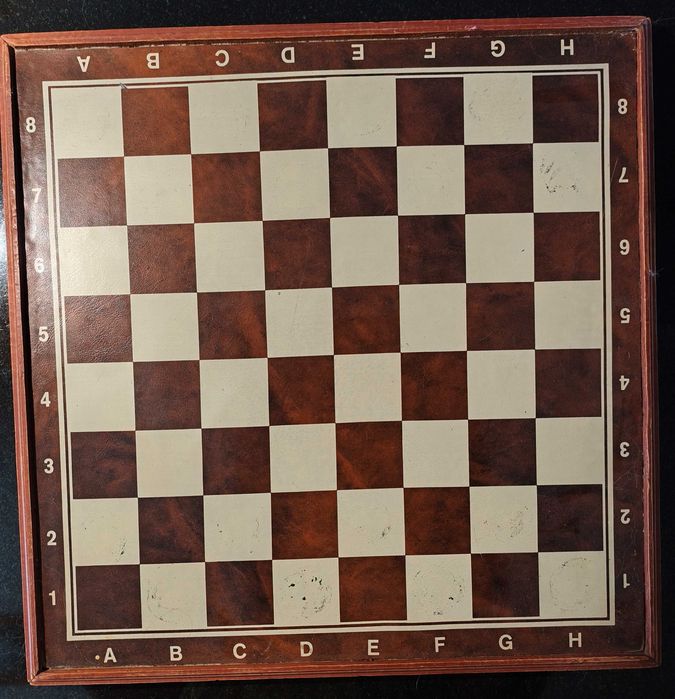 Jogo de xadrez, tabuleiro 42,5cmx42,5cm + 32 peças metal pesado