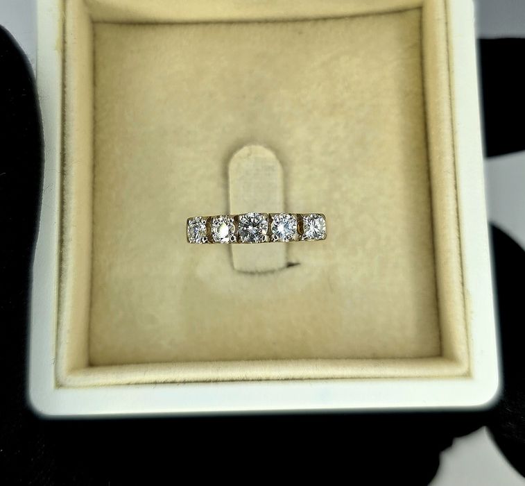 Золота каблучка з діамантами