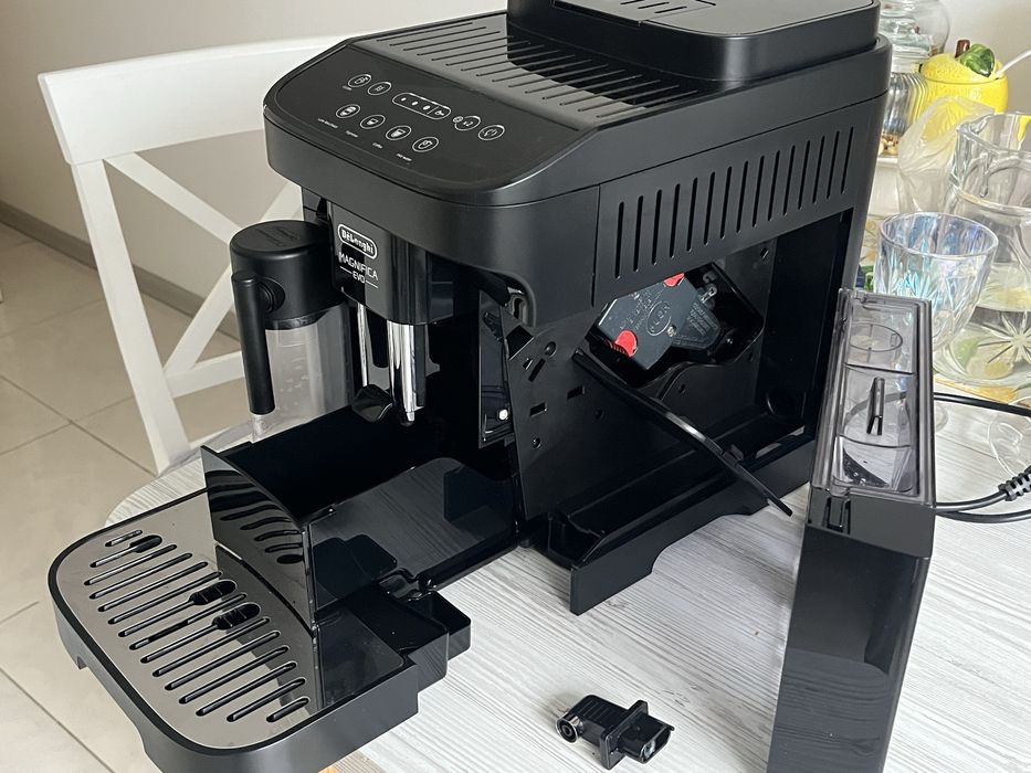 Кавоварка Delonghi Magnifica Evo