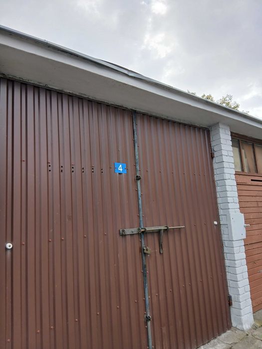 Sprzedam garaż o pow. 16,5 m2 przy ulicy Trojdena 9c.