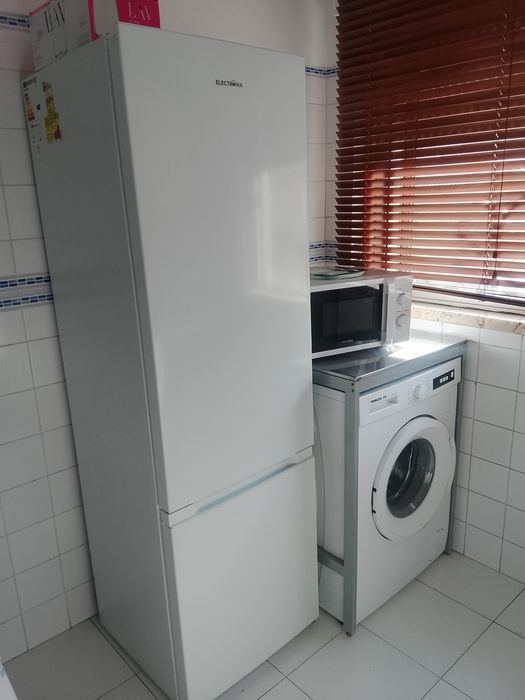 vendo frigorífico, máquina de lavar roupa e microondas.