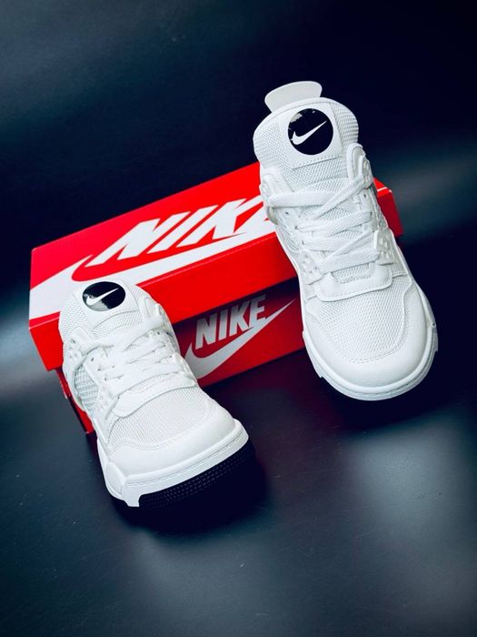 Белые кожаные Nike Aura 4/ женские найки на весну/ кросовки найк аура