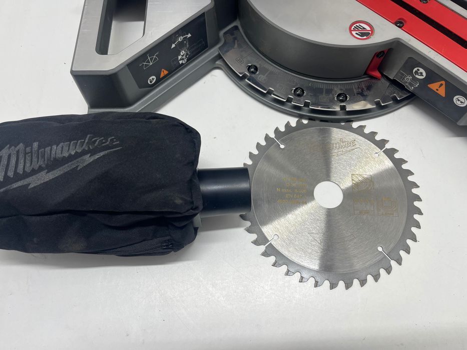 Piła ukośnica z posuwem Milwaukee M18 FMS190-0 190 mm 18V body