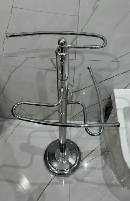 Set of 2 freestanding towel racks, with paper towel holder and piassava brush64752332023683124