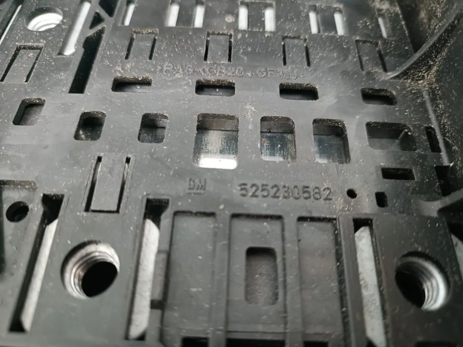 Caixa fusíveis da bateria OPEL Corsa E