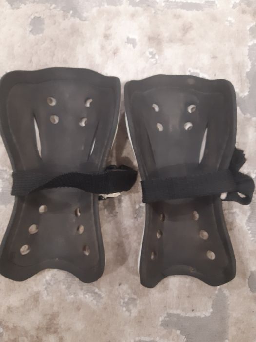 Щитки  футбольні