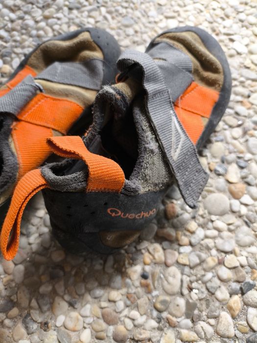Pés de gato escalada criança