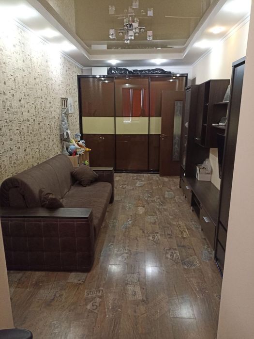 Продам 1-кім. квартиру з ремонтом, 3/10 пов., на вул. Грушевського (3-346-557)