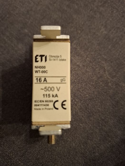 Sprzedam wkłady ( bezpieczniki)topikowe