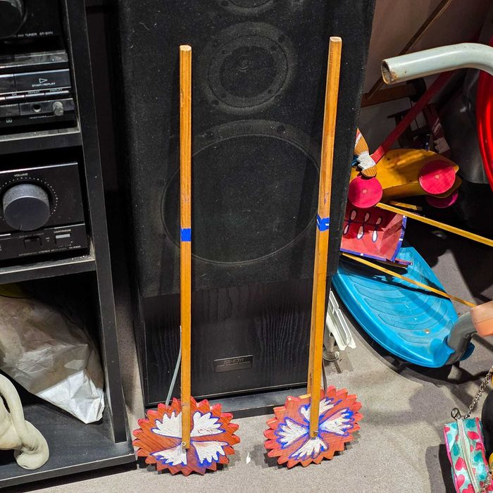 Brinquedo Antigo Artesanal Madeira – Monociclo Mão com Som – Peça Tradicional