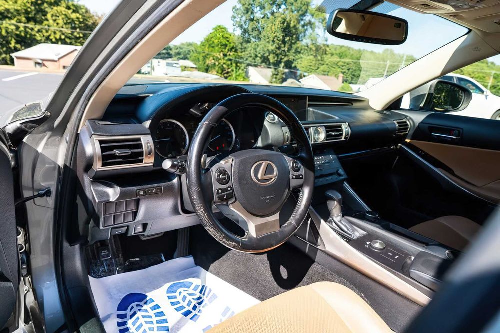 Lexus IS 300      2016