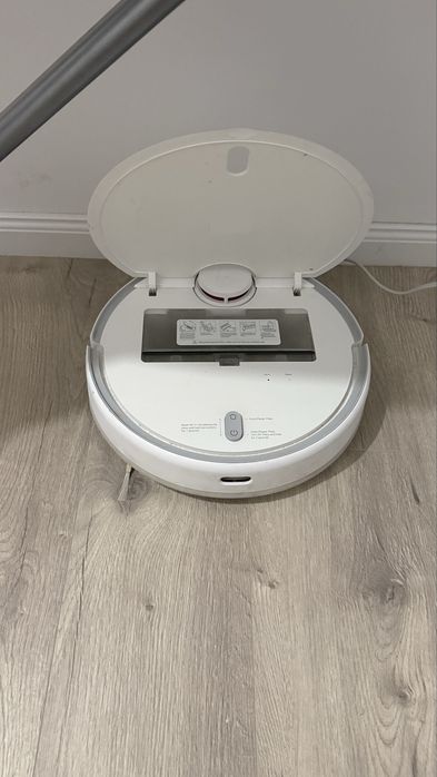 robot sprzątający marki Xiaomi, z serii Mi Robot Vacuum-Mop