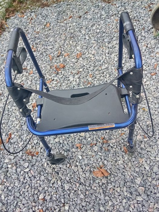 Ходунки для пожилых людей