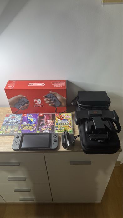 Nintendo Switch v2 – Stan idealny! 4 gry + dodatkowe akcesoria