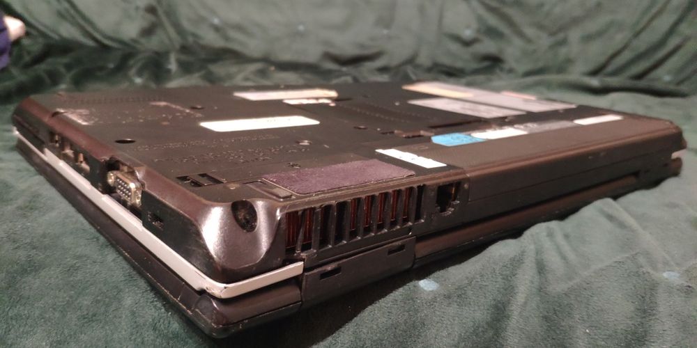 Dwa laptopy HP dv6 i Fujitsu Lifebook S751
