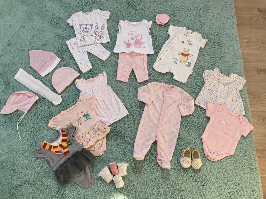 Zestaw ubrań dla dziewczynki niemowlaka r.56 czapeczki, body, komplety