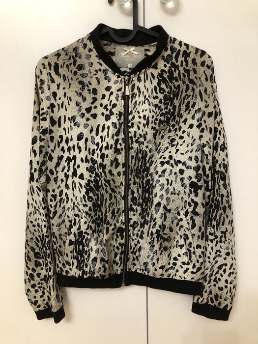 Lekka kurtka narzutka z motywem panterki na zamek rozmiar M