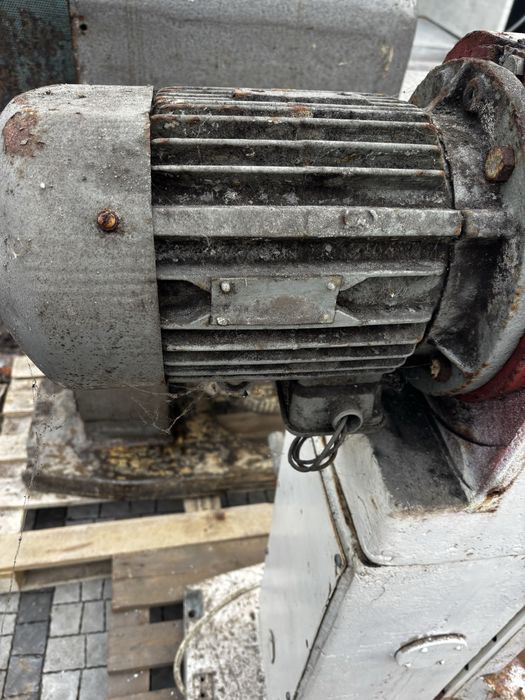 Електродвигун АІР 100