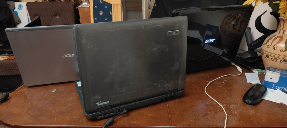 3 laptopy Acer tanio
