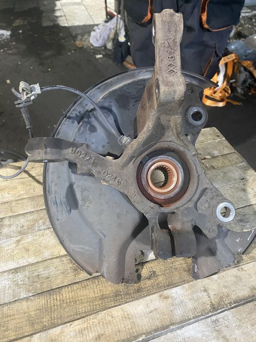 Ступица Ford Fiesta MK7 цапфа