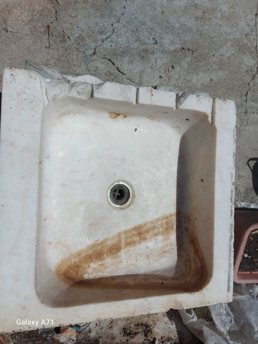 Lava louça antigo em pedra mármore
