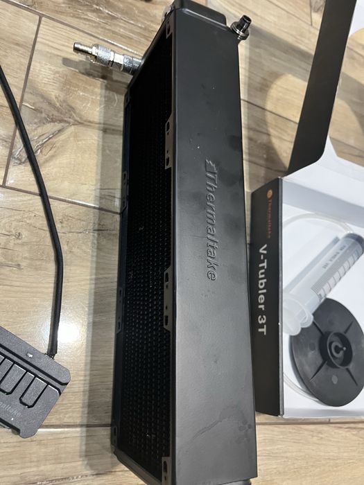Zestaw chłodzenia wodnego PC Thermaltake – custom loop