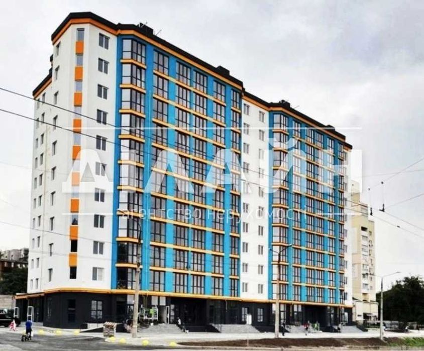 Комерційне приміщення на фасаді ЖК «KVARTAL».