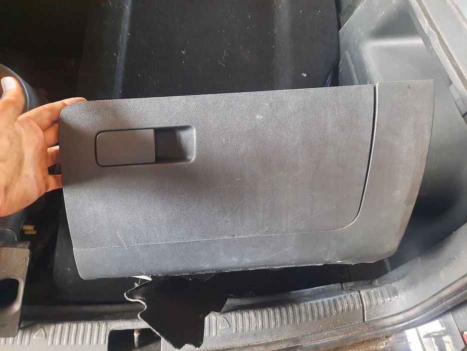 schowek pasażera 5JB85.7097E  Skoda Rapid europa