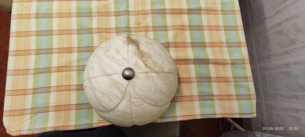 Candeeiro de tecto em pedra de alabastro.