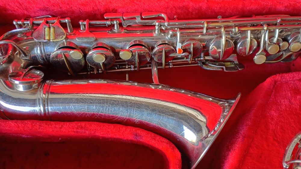 Saxofone Alto Conn Pan American 64M
