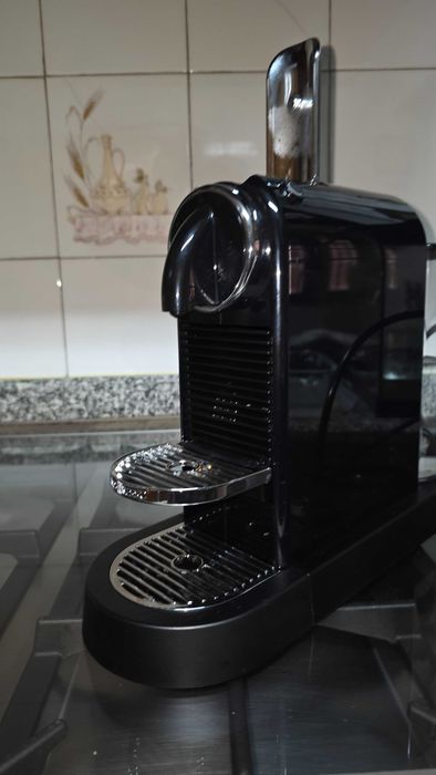 Máquina Nespresso Citz NOVA, nunca usada, ainda com caixa ORIGINAL