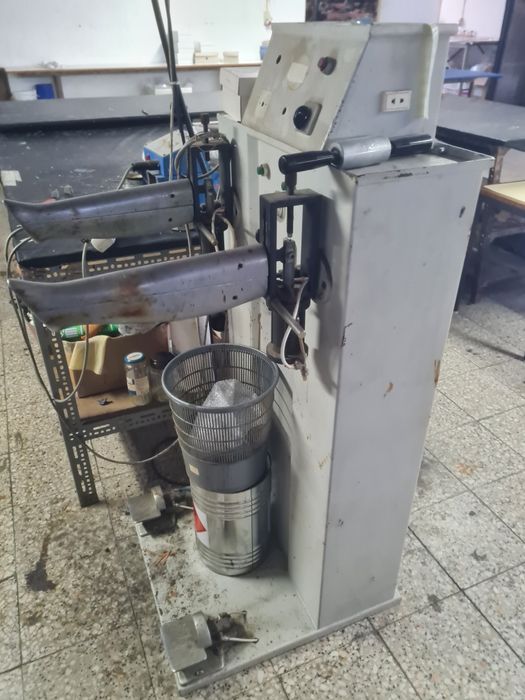 Máquina canos botas