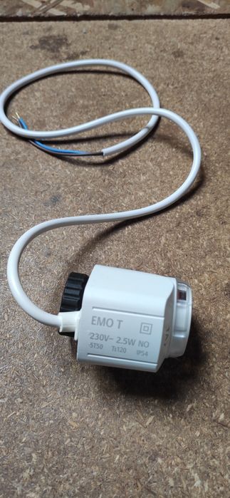 Siłownik elektrotermiczny EMO T 230V NO włącznik zawór termostat