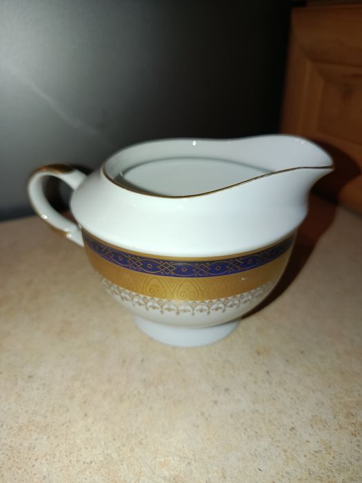 Śliczny stary mlecznik porcelana Karolina