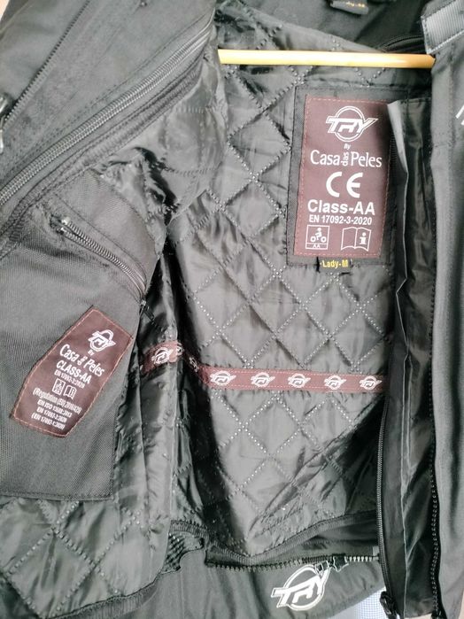 Blusão Mota Feminino M. Com forro amovível e resistente à agua.