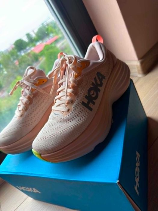 Hoka Bondi 8 (1127952 / CMV)